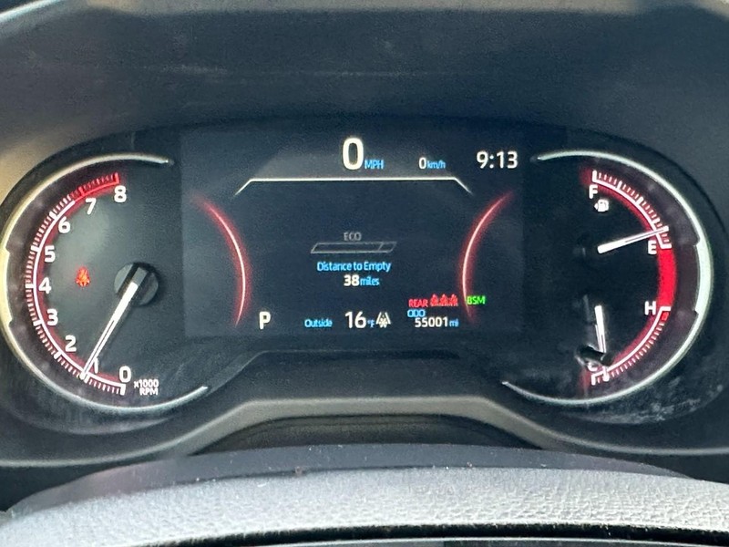 Toyota RAV4 Vehicle Full-screen Gallery Image 20