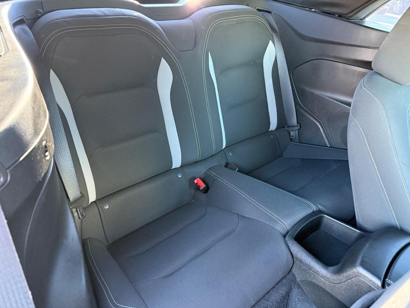 Chevrolet Camaro Vehicle Full-screen Gallery Image 11