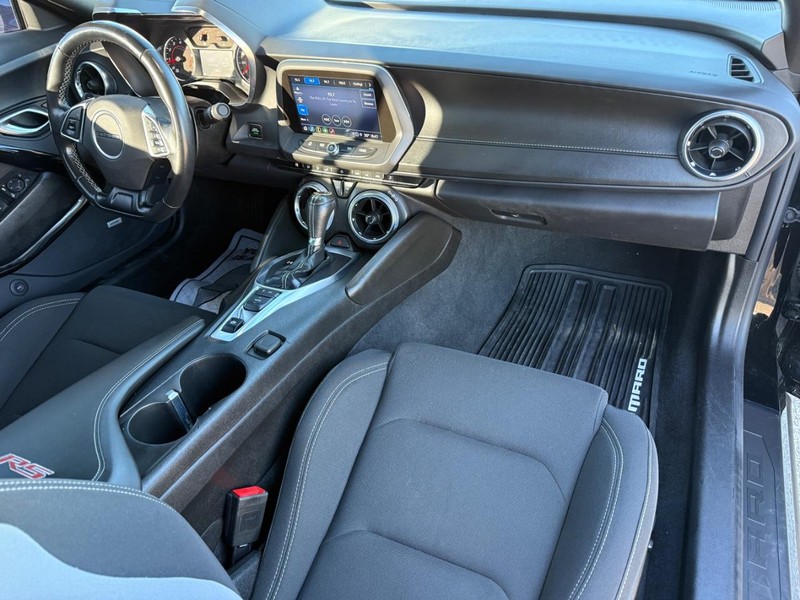 Chevrolet Camaro Vehicle Full-screen Gallery Image 12