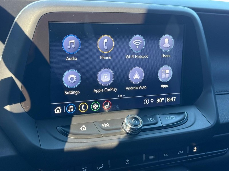 Chevrolet Camaro Vehicle Full-screen Gallery Image 17