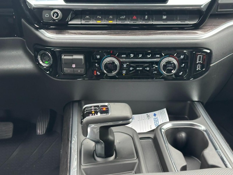 Chevrolet Silverado 1500 Vehicle Full-screen Gallery Image 8