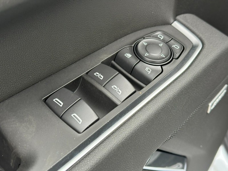 Chevrolet Silverado 1500 Vehicle Full-screen Gallery Image 9