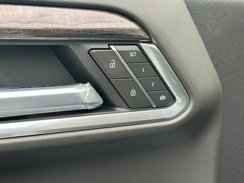 Chevrolet Silverado 1500 Vehicle Full-screen Gallery Image 10