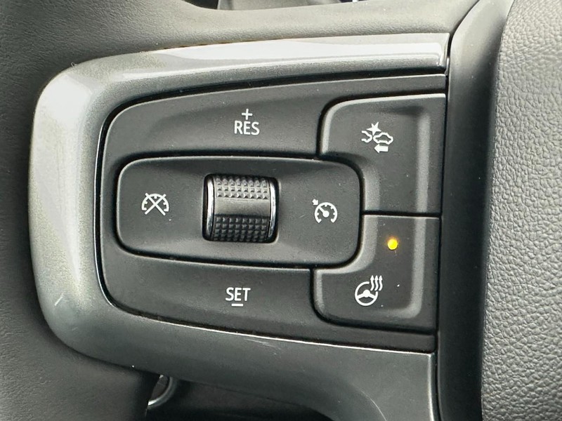 Chevrolet Silverado 1500 Vehicle Full-screen Gallery Image 12