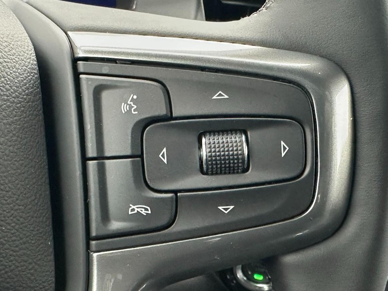 Chevrolet Silverado 1500 Vehicle Full-screen Gallery Image 13