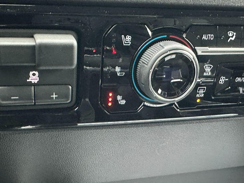 Chevrolet Silverado 1500 Vehicle Full-screen Gallery Image 14