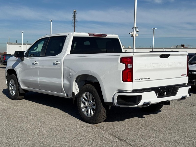 Chevrolet Silverado 1500 Vehicle Full-screen Gallery Image 3