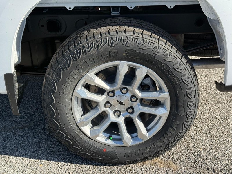 Chevrolet Silverado 1500 Vehicle Full-screen Gallery Image 4