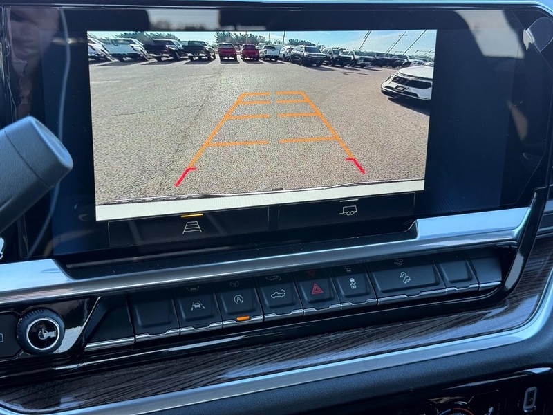 Chevrolet Silverado 1500 Vehicle Full-screen Gallery Image 11