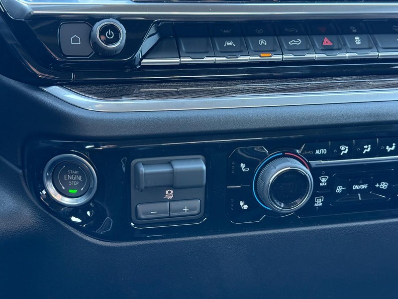 Chevrolet Silverado 1500 Vehicle Full-screen Gallery Image 12