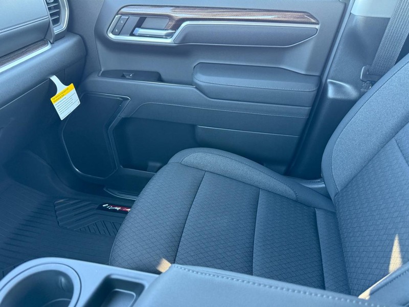 Chevrolet Silverado 1500 Vehicle Full-screen Gallery Image 14