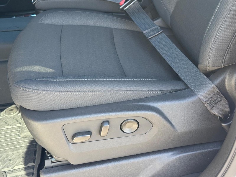 Chevrolet Silverado 1500 Vehicle Full-screen Gallery Image 17