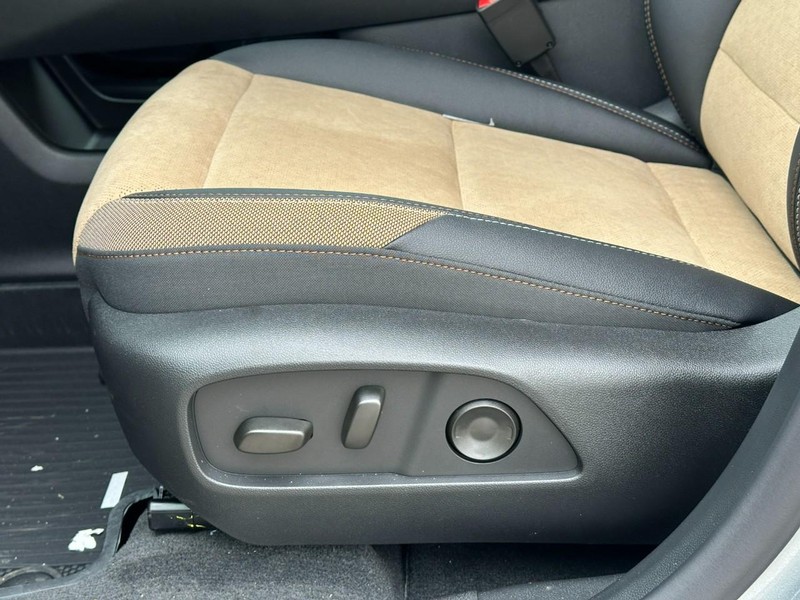 Chevrolet Equinox Vehicle Full-screen Gallery Image 10