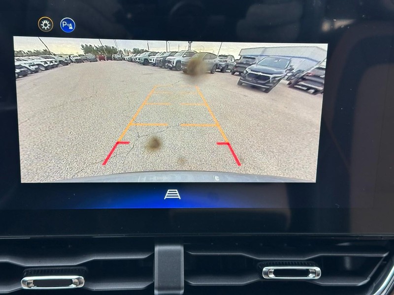 Chevrolet Equinox Vehicle Full-screen Gallery Image 14