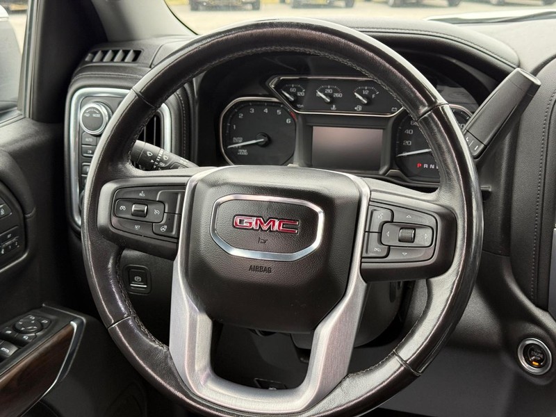 GMC Sierra 1500 Vehicle Full-screen Gallery Image 13
