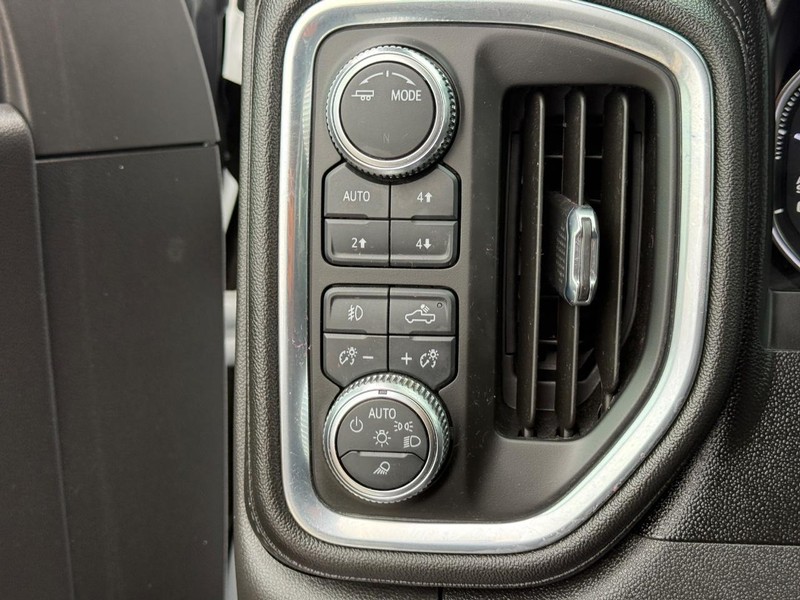 GMC Sierra 1500 Vehicle Full-screen Gallery Image 22