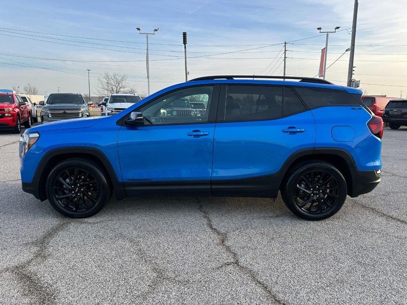 GMC Terrain Vehicle Full-screen Gallery Image 2