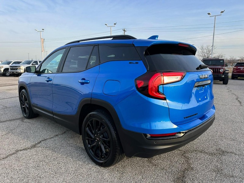 GMC Terrain Vehicle Full-screen Gallery Image 3