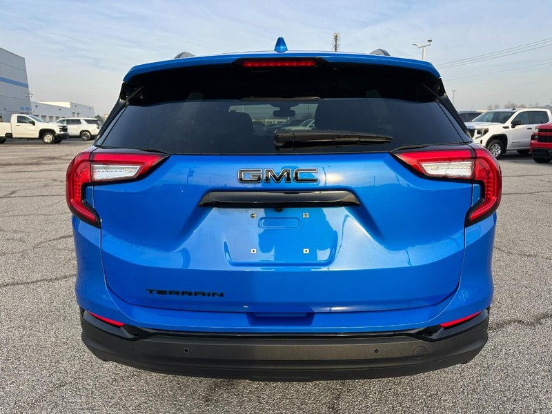 GMC Terrain Vehicle Full-screen Gallery Image 4