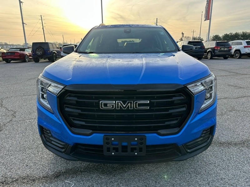 GMC Terrain Vehicle Full-screen Gallery Image 9