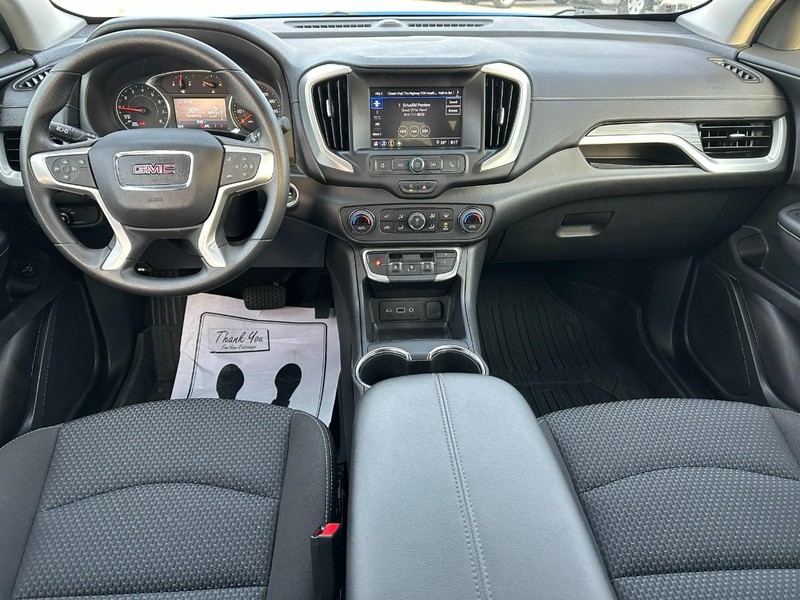 GMC Terrain Vehicle Full-screen Gallery Image 11