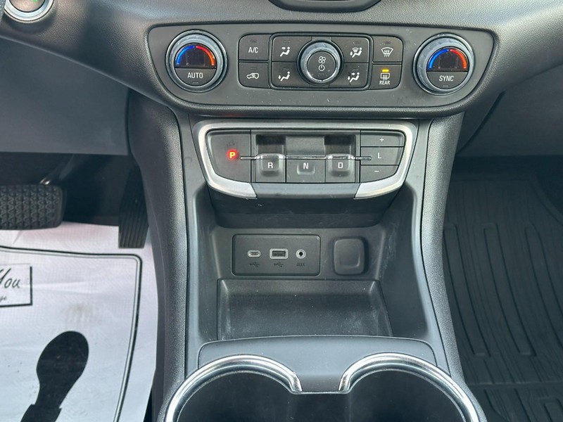 GMC Terrain Vehicle Full-screen Gallery Image 14