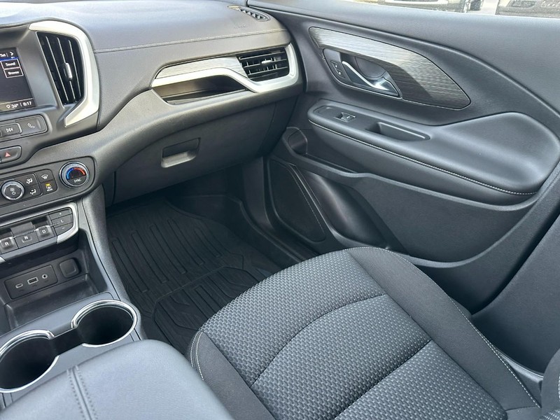 GMC Terrain Vehicle Full-screen Gallery Image 15