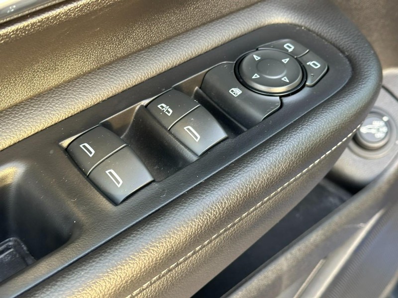 GMC Terrain Vehicle Full-screen Gallery Image 16