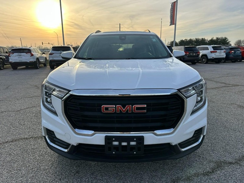 GMC Terrain Vehicle Full-screen Gallery Image 9