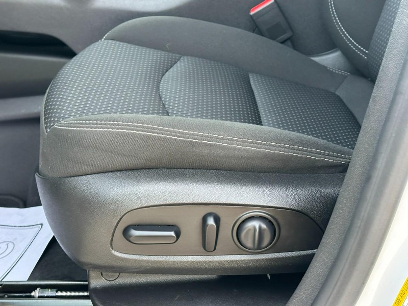 GMC Terrain Vehicle Full-screen Gallery Image 17