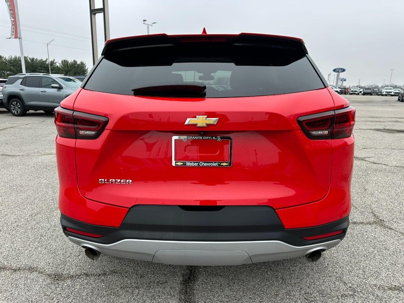 Chevrolet Blazer Vehicle Full-screen Gallery Image 04