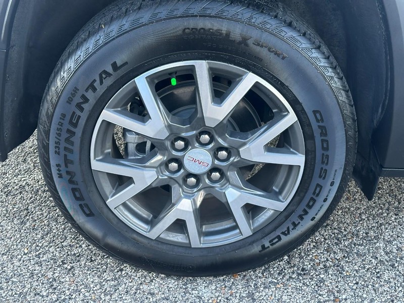 GMC Acadia Vehicle Full-screen Gallery Image 6