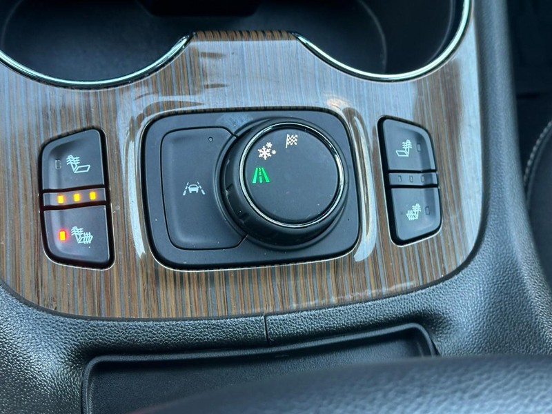 GMC Acadia Vehicle Full-screen Gallery Image 22