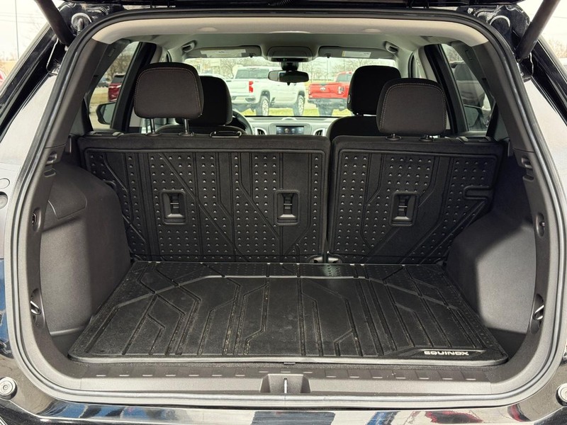 Chevrolet Equinox Vehicle Full-screen Gallery Image 06