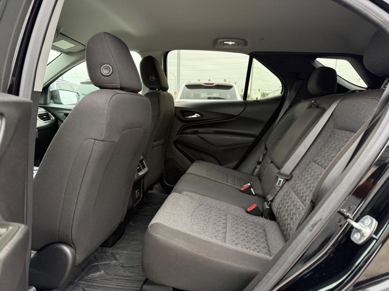 Chevrolet Equinox Vehicle Full-screen Gallery Image 10
