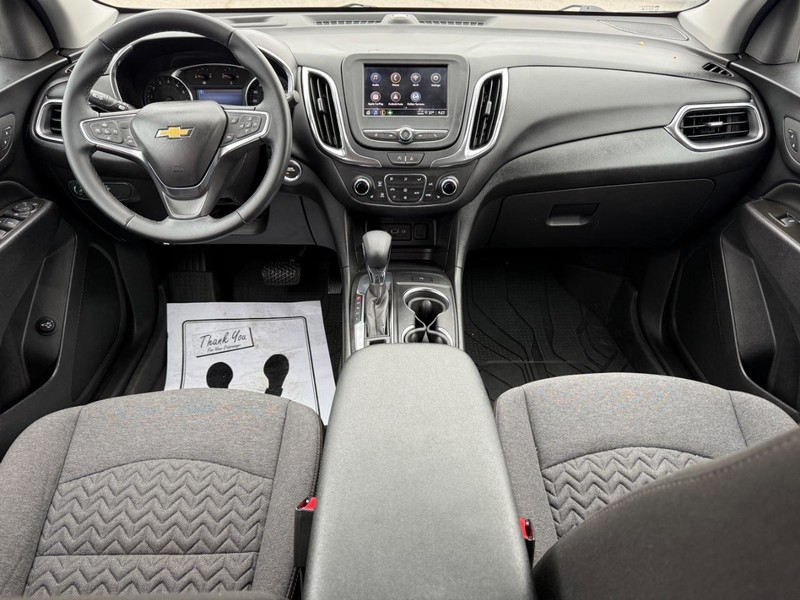 Chevrolet Equinox Vehicle Full-screen Gallery Image 11