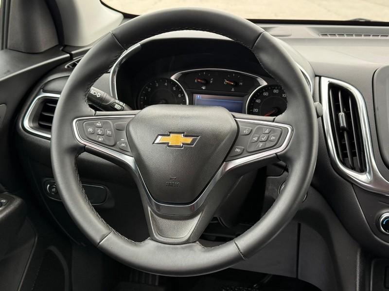 Chevrolet Equinox Vehicle Full-screen Gallery Image 12
