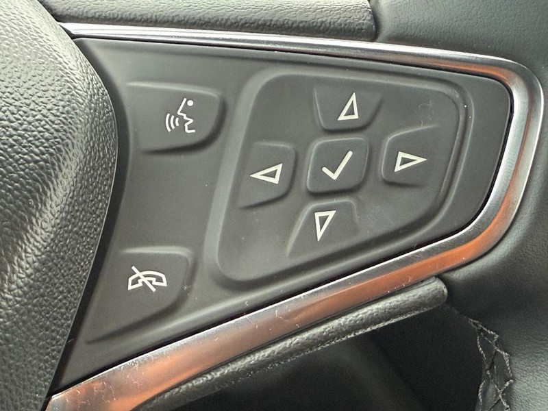 Chevrolet Equinox Vehicle Full-screen Gallery Image 14