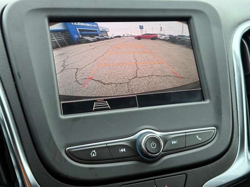 Chevrolet Equinox Vehicle Full-screen Gallery Image 17