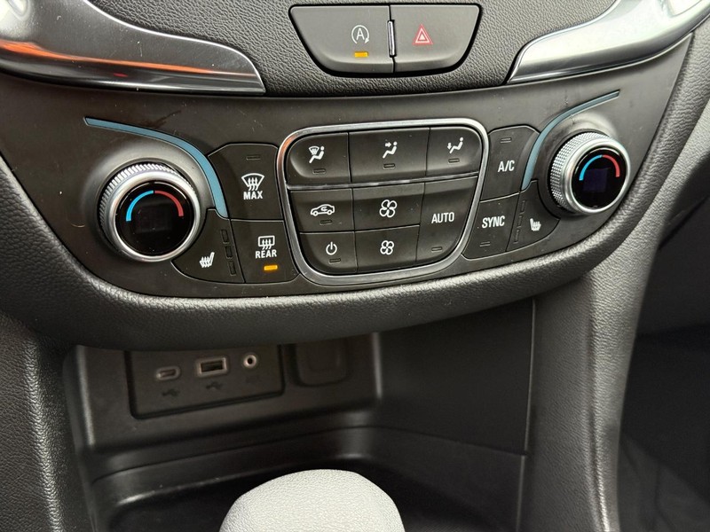 Chevrolet Equinox Vehicle Full-screen Gallery Image 18