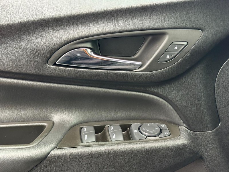 Chevrolet Equinox Vehicle Full-screen Gallery Image 22