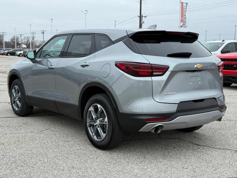 Chevrolet Blazer Vehicle Full-screen Gallery Image 03