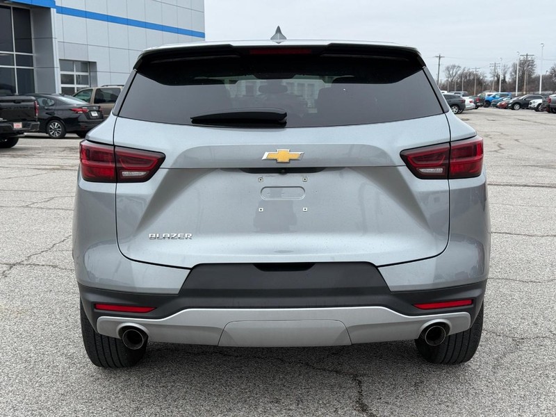 Chevrolet Blazer Vehicle Full-screen Gallery Image 04