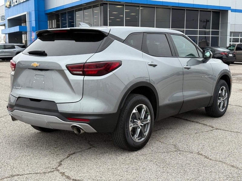 Chevrolet Blazer Vehicle Full-screen Gallery Image 05