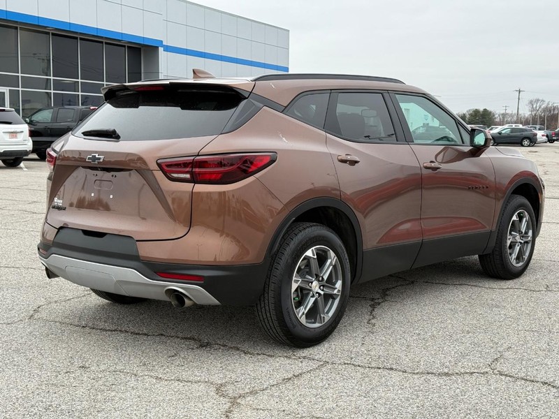 Chevrolet Blazer Vehicle Full-screen Gallery Image 05