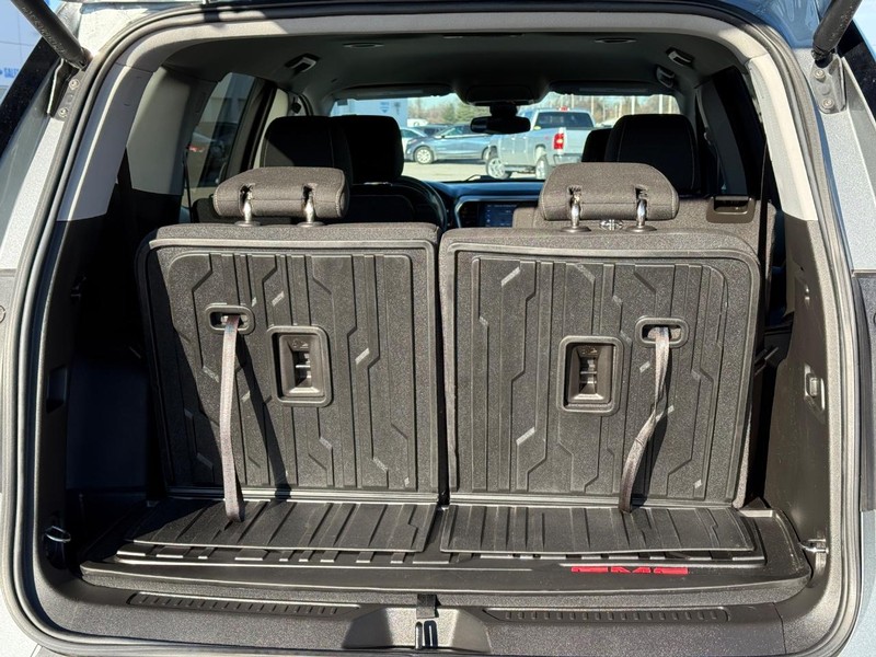 GMC Acadia Vehicle Full-screen Gallery Image 6