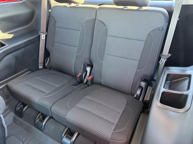 GMC Acadia Vehicle Full-screen Gallery Image 10