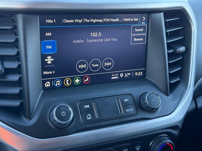 GMC Acadia Vehicle Full-screen Gallery Image 17