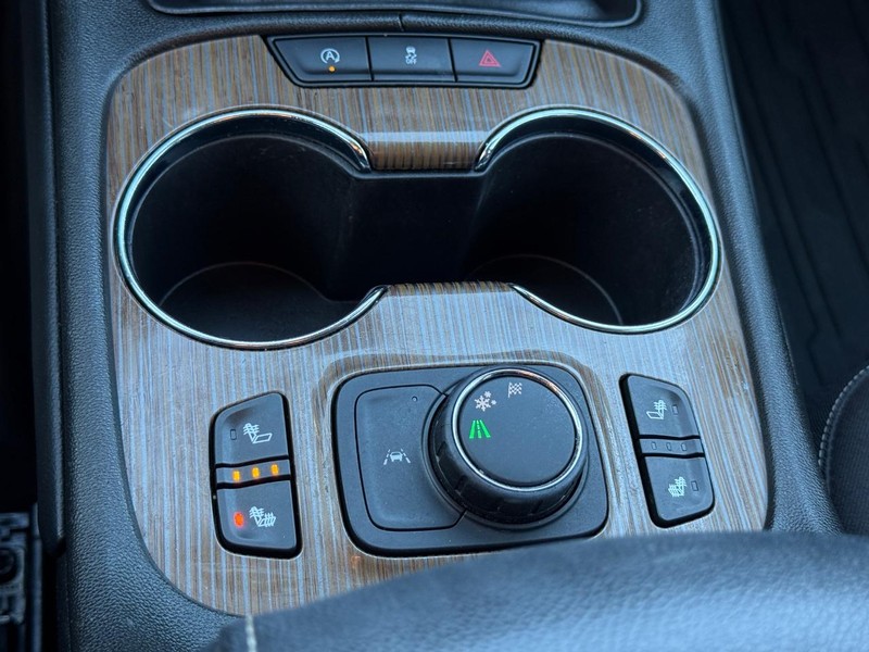 GMC Acadia Vehicle Full-screen Gallery Image 20