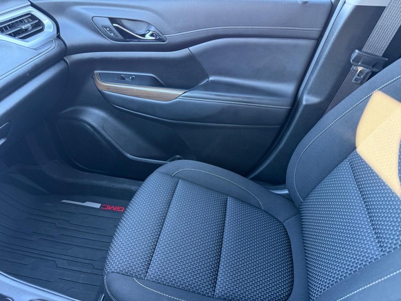 GMC Acadia Vehicle Full-screen Gallery Image 21